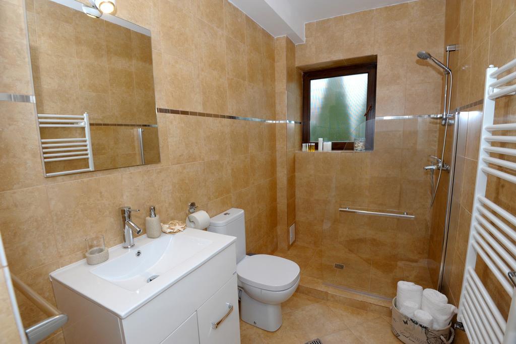 Yael Luxury Apartments 1 Буштени Экстерьер фото