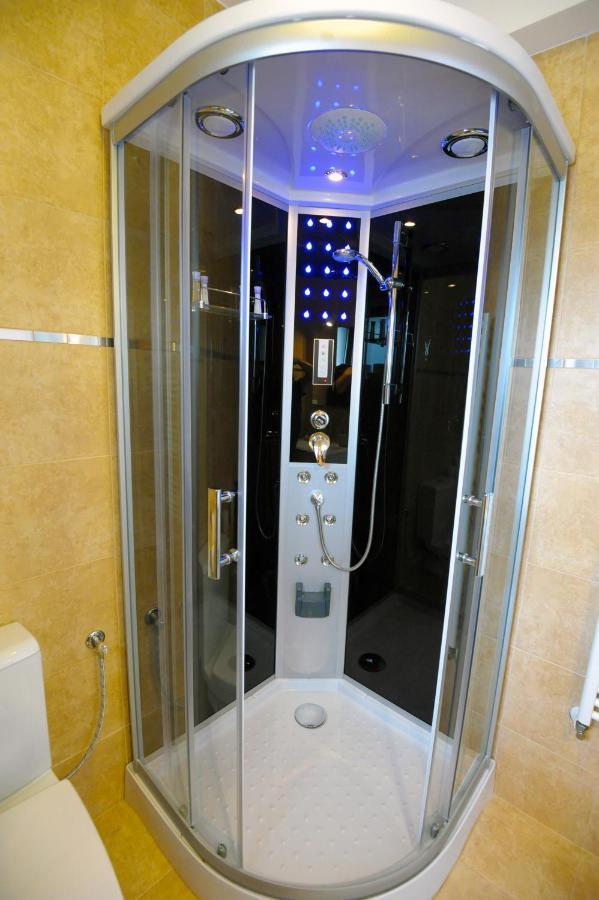 Yael Luxury Apartments 1 Буштени Номер фото